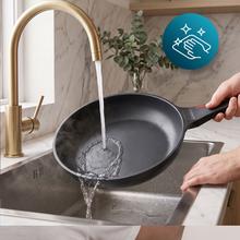Sartén 24cm, Colección Gourmet+Sartén de 24 cm, apta inducción y todas las cocinas. Construcción de aluminio fundido de 5,5mm con fondo termodifusor encapsulado. Triple capa de revestimiento antiadherente ILAG de la mejor calidad libre de PFOAs.