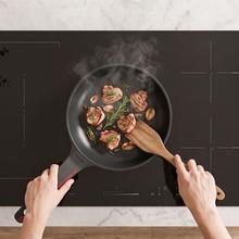 Set sartenes de 20, 24 y 28cm, Colección Gourmet+Set de sartenes 20cm, 24cm y 28cm, aptas inducción y todas las cocinas. Construcción de aluminio fundido de 5,5mm con fondo termodifusor encapsulado. Triple capa de revestimiento antiadherente ILAG de la mejor calidad libre de PFOAs.