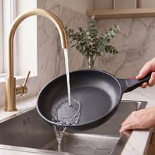 Set sartenes de 20, 24 y 28cm, Colección Gourmet+Set de sartenes 20cm, 24cm y 28cm, aptas inducción y todas las cocinas. Construcción de aluminio fundido de 5,5mm con fondo termodifusor encapsulado. Triple capa de revestimiento antiadherente ILAG de la mejor calidad libre de PFOAs.