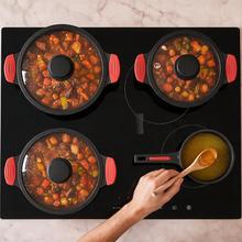 Set cacerolas de 20, 24, 28cm y cazo de 16cm, Colección Gourmet+Set de cacerolas de 20cm, 24cm, 28cm y cazo de 16cm, aptas inducción y todas las cocinas. Construcción de aluminio fundido de 5,5mm con fondo termodifusor encapsulado. Triple capa de revestimiento antiadherente ILAG de la mejor calidad libre de PFOAs.