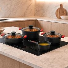 Set cacerolas de 20, 24, 28cm y cazo de 16cm, Colección Gourmet+Set de cacerolas de 20cm, 24cm, 28cm y cazo de 16cm, aptas inducción y todas las cocinas. Construcción de aluminio fundido de 5,5mm con fondo termodifusor encapsulado. Triple capa de revestimiento antiadherente ILAG de la mejor calidad libre de PFOAs.