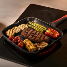 Parrilla Grill 28cm, Colección Gourmet+Parrilla Gril de 28 cm, apta inducción y todas las cocinas. Construcción de aluminio fundido de 5,5mm con fondo termodifusor encapsulado. Triple capa de revestimiento antiadherente ILAG de la mejor calidad libre de PFOAs.