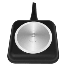 Grelha de alumínio fundido de 28 cm (Gourmet+): Revestimento triplo antiaderente para máxima durabilidade e eficiência térmica. Revestimento ILAG Ultimate Protect Pro para cozinhar sem grudar e facilitar a limpeza. Adequada para todos os tipos de fogão, incluindo indução; base de 5,5 mm de espessura para distribuição uniforme do calor. Cabo ergonômico e acabamento profissional.