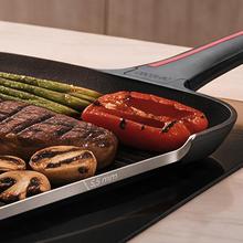 Parrilla Grill 28cm, Colección Gourmet+Parrilla Gril de 28 cm, apta inducción y todas las cocinas. Construcción de aluminio fundido de 5,5mm con fondo termodifusor encapsulado. Triple capa de revestimiento antiadherente ILAG de la mejor calidad libre de PFOAs.