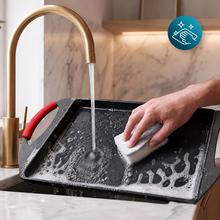 Plancha de asar 40x23cm, Colección Gourmet+Plancha de asar de 40x23cm, apta inducción y todas las cocinas. Construcción de aluminio fundido de 5,5mm con fondo termodifusor encapsulado. Triple capa de revestimiento antiadherente ILAG de la mejor calidad libre de PFOAs.