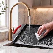 Plancha de asar 40x23cm, Colección Gourmet+Plancha de asar de 40x23cm, apta inducción y todas las cocinas. Construcción de aluminio fundido de 5,5mm con fondo termodifusor encapsulado. Triple capa de revestimiento antiadherente ILAG de la mejor calidad libre de PFOAs.