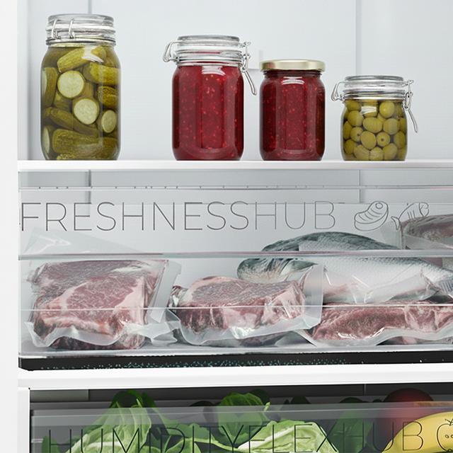 Bolero CoolMarket Combi 322i Black Glass D - Frigorífico Combi Cristal Negro, 322L, Ancho 59,5cm, Alto 185,5cm, Total NoFrost, Multi Airflow, HumidityFlex HUB y Puerta Reversible - Iluminación LED y Display Interior