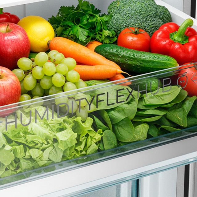 Bolero CoolMarket Combi 356i Black Glass E - Frigorífico Combi Cristal Negro, 356L, Ancho 59,5cm, Alto 200cm, Total NoFrost, Multi Airflow, Fast Freezing, FreshnessFlex HUB, HumidityFlex HUB y Puerta Reversible - Iluminación LED y Display Interior