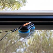 Conga Windroid W10 DoubleSpray 3-in-1 Fensterreinigungsroboter: Sprüht, reinigt und trocknet. Sprüht von beiden Seiten. 4 Reinigungsmodi. Inklusive App und Fernbedienung für volle Bewegungssteuerung. Reinigt verschiedene Oberflächen.