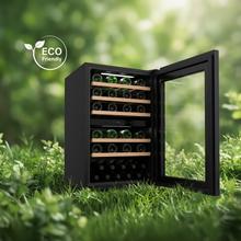 Bolero GrandSommelier Duo 57000 Touch Matt Black Compressor Vinoteca integrable negra mate con doble zona y sensor de apertura Touch con capacidad para 57 botellas en 5 baldas de madera y 88,5 cm de alto por 59 cm de ancho. Sistema compresor de enfriamiento muy silencioso (38dB) y refrigerado por gas respetuoso con el medio ambiente (R600a). Luz LED y panel de control táctil LED interiores.