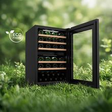 Bolero GrandSommelier Duo 57000 Touch Matt Black Compressor Vinoteca integrable negra mate con doble zona y sensor de apertura Touch con capacidad para 57 botellas en 5 baldas de madera y 88,5 cm de alto por 59 cm de ancho. Sistema compresor de enfriamiento muy silencioso (38dB) y refrigerado por gas respetuoso con el medio ambiente (R600a). Luz LED y panel de control táctil LED interiores.