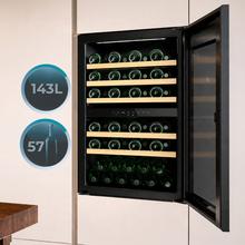 Bolero GrandSommelier Duo 57000 Touch Matt Black Compressor Vinoteca integrable negra mate con doble zona y sensor de apertura Touch con capacidad para 57 botellas en 5 baldas de madera y 88,5 cm de alto por 59 cm de ancho. Sistema compresor de enfriamiento muy silencioso (38dB) y refrigerado por gas respetuoso con el medio ambiente (R600a). Luz LED y panel de control táctil LED interiores.
