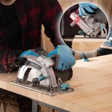 DirectPrecision 1400 Vision Scie circulaire de 1400 W avec câble de 3 mètres. Deux disques inclus de 185 mm, (24T et 40T) et guide parallèle. Coupe à 45° avec guide laser. Connexion à l'aspirateur.