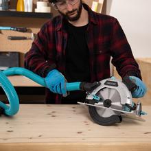 DirectPrecision 1600 Vision Scie circulaire de 1600 W avec une semelle en aluminium indéformable et un câble d'alimentation de 3 mètres. Deux disques inclus de 185 mm, (24T et 40T) et guide parallèle. Coupe à 45° avec guide laser. Connexion à l'aspirateur.