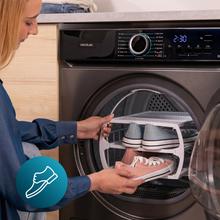 Bolero DressCode Dry 8180 SteelAsciugatrice a pompa di calore steel con capacità di 8 kg, classe E (equivalente alla precedente classe A++), 15 programmi con asciugatura automatica e funzioni Spa Care, Anti-pieghe, 3 livelli di intensità di asciugatura, luce interna, Delay Start, Stop&Go, KidLock e accessorio per scarpe.