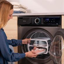 Bolero DressCode Dry 9180 Steel Sèche-linge à pompe à chaleur steel d'une capacité de 9 kg, classe E (équivalent à l'ancienne classe A++), 15 programmes avec séchage automatique et fonctions Spa Care, Anti-plis, 3 niveaux d'intensité de séchage, éclairage intérieur, Delay Start, Stop&Go, KidLock et accessoire pour le séchage des chaussures.