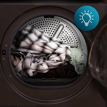 Bolero DressCode Dry 9180 SteelAsciugatrice a pompa di calore steel con capacità di 9 kg, classe E (equivalente alla precedente classe A++), 15 programmi con asciugatura automatica e funzioni Spa Care, Anti-pieghe, 3 livelli di intensità di asciugatura, luce interna, Delay Start, Stop&Go, KidLock e accessorio per scarpe.