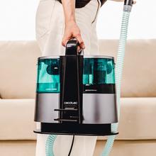 Conga 6000 Carpet&Spot Clean XL Pro Limpiatapicerías con 600 W de potencia. 14 kPa de presión de succión para desincrustar mejor la suciedad. Depósito de agua limpia de 1500 ml y de agua sucia de 850 ml. Radio de acción de 8 metros. 6 accesorios.