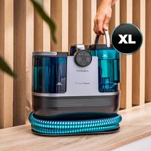 Conga 7000 Carpet&Spot Clean Steam XXL Pro Limpiatapicerías con 1700 W de potencia. Uso de vapor para desincrustar mejor la suciedad. Depósito de agua limpia de 1600 ml y de agua sucia de 950 ml. Radio de acción de 9 metros. 15 accesorios.