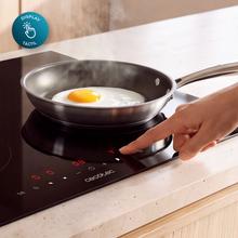 Bolero Squad I 3000 Eco Placa de inducción de 60 cm con 3 zonas, potencia total 6,6 kW, Touch Control con display rojo, 9 niveles de potencia, 1 zona Ø280 mm (2400/3000 W), 1 zona Ø180 mm (1800/2000 W), 1 zona Ø160 mm (1200/1600 W), temporizador individual 99 min con recordatorio, autoapagado de seguridad, indicador de calor residual y Child Lock.