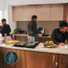 Bolero Squad I 4700 TitanicZone ShieldGlass Placa de Indução com 4 zonas, potência total de 7400 W, controlo Touch Slider, 9 níveis, TitanicZone, Zona Flex, Stop&Go, Booster, temporizador individualizado, indicador de calor residual e bloqueio de segurança para crianças