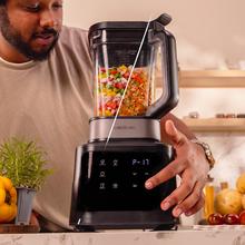 Food Processor Paprika 2000 Touch. Procesador multifunción con bol de 2.1L y vaso portátil de conexión directa. Mezcla, amasa, corta, ralla, machaca y tritura hielo con control digital programable. Versatilidad y precisión en un diseño compacto y elegante.