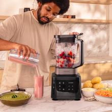 Food Processor Paprika 2000 Touch. Procesador multifunción con bol de 2.1L y vaso portátil de conexión directa. Mezcla, amasa, corta, ralla, machaca y tritura hielo con control digital programable. Versatilidad y precisión en un diseño compacto y elegante.
