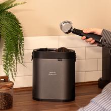 Bean&Clean Pro Nettoyeur électrique de porte-filtre avec 2 grattoirs et 1 tête de nettoyage.