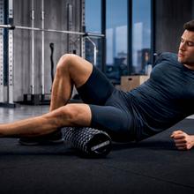Drumfit foam roller Rouleau de massage réglable conçu pour améliorer la récupération musculaire.  Résistance et durabilité avec un design permettant d'adapter l'intensité du massage. Compact et facile à transporter.
