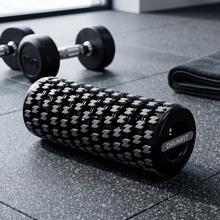 Drumfit foam roller Rouleau de massage réglable conçu pour améliorer la récupération musculaire.  Résistance et durabilité avec un design permettant d'adapter l'intensité du massage. Compact et facile à transporter.