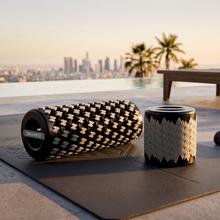 Drumfit foam roller Rouleau de massage réglable conçu pour améliorer la récupération musculaire.  Résistance et durabilité avec un design permettant d'adapter l'intensité du massage. Compact et facile à transporter.