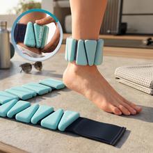 Drumfit AnkelBell SILICONE 0,5Kg x2 DrumFit AnkelBell SILICONE 0,5 kg x2: cavigliere/zavorre in metallo rivestite in silicone, resistenti all'acqua e al sudore. In confezione da due, garantiscono una resistenza graduale per arti superiori e inferiori, con una calzata comoda che permette di svolgere esercizi di forza, cardio e tonificazione senza limitazioni.