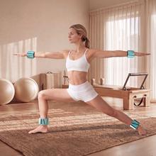 Drumfit AnkelBell SILICONE 0,5Kg x2 DrumFit AnkelBell SILICONE 0,5 kg x2: cavigliere/zavorre in metallo rivestite in silicone, resistenti all'acqua e al sudore. In confezione da due, garantiscono una resistenza graduale per arti superiori e inferiori, con una calzata comoda che permette di svolgere esercizi di forza, cardio e tonificazione senza limitazioni.