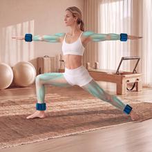 Drumfit AnkelBell SILICONE 1Kg x2: tobilleras/lastres de metal recubierto de silicona, resistentes al agua y al sudor. Se venden en par y ofrecen resistencia progresiva para brazos y piernas, con un ajuste cómodo que permite entrenar fuerza, cardio y tonificación con total libertad de movimiento.
