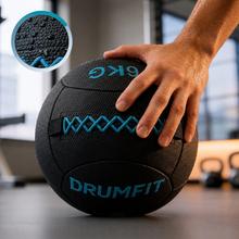 Drumfit WALLPRO-KV 6Kg Wallball: balón de arena y kevlar, resistente a agua y sudor, con agarre mejorado y costuras reforzadas para fuerza y cross training.