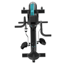 Drumfit WOD Rider 2000 Eolo PRO es una bicicleta de aire para entrenamientos intensivos, con ventilador de 480 mm y resistencia progresiva, pedaleo silencioso por correa, pantalla LCD, medidor de pulso en las asas, ruedas de transporte, compatibilidad y capacidad máxima de 135 kg.