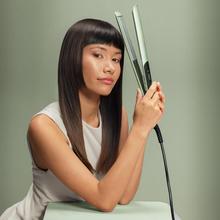 Lisse Keratin Essence Olive Piastra per capelli con funzione HeatMax, 130-230 °C, rivestimento in ceramica con cheratina e olio di argan, custodia da viaggio inclusa