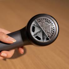 Cut-X Pro Cut-X Pro: quitapelusas inalámbrico con cuchillas potentes que elimina pelusas de forma rápida y segura.