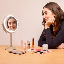 FaceCare Mirror Dual: Espejo de Maquillaje Doble Cara 360º , Recargable, 3 intensidades de Luz, Cuerpo metálico