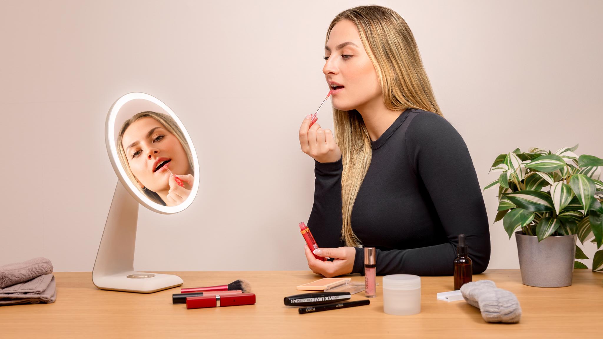 CECOTEC FaceCare Mirror Design en uso