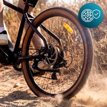 E-Xplore Pro Bicicleta eléctrica de montaña con cuadro de aluminio, ruedas de 27,5” y batería extraíble de 10,2 Ah, que ofrece una autonomía de hasta 55 km. Incorpora suspensión delantera Suntour de 100 mm, transmisión de 8 velocidades y frenos Tektro.