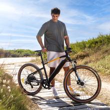 E-Xplore Pro Bicicleta eléctrica de montaña con cuadro de aluminio, ruedas de 27,5” y batería extraíble de 10,2 Ah, que ofrece una autonomía de hasta 55 km. Incorpora suspensión delantera Suntour de 100 mm, transmisión de 8 velocidades y frenos Tektro.