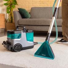 Conga CarpetClean 30000 Steam Limpiatapicerías con 2200 W de potencia. Uso de vapor y agua caliente para desincrustar mejor la suciedad. Depósito de agua limpia de 2500 ml y de agua sucia de 1700 ml. Radio de acción de 8 metros. Ruedas y diseño con tubos.