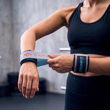 Drumfit lifting straps: correas de entrenamiento en algodón reforzado con agarre de silicona y cierre de muñeca ajustable. Ofrecen soporte seguro y cómodo para levantamiento de pesas, remo con barra, dominadas y ejercicios de fuerza intensos.