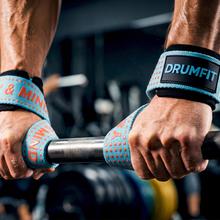 Drumfit lifting straps: correas de entrenamiento en algodón reforzado con agarre de silicona y cierre de muñeca ajustable. Ofrecen soporte seguro y cómodo para levantamiento de pesas, remo con barra, dominadas y ejercicios de fuerza intensos.