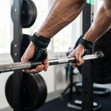 Drumfit Hand Grips: protectores de manos diseñados para evitar abrasiones y callosidades durante entrenamientos de cross training, pesas y fitness funcional. Cómodos y seguros, permiten entrenar con mayor confianza y protección en cada sesión.