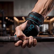 Drumfit Hand Grips: protetores de mão projetados para prevenir abrasões e calos durante treinos de cross-training, levantamento de peso e exercícios funcionais. Confortáveis ​​e seguros, permitem que você treine com mais confiança e proteção em todas as sessões.