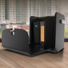 Conga Windroid W100 Station Robot limpiacristales 3 en 1 con gran autonomía y estación de carga constante, que pulveriza, limpia y seca todo tipo de superficies con resultados impecables incluso en bordes y esquinas.Ofrece manejo total por app o mando, alta velocidad de limpieza y máxima seguridad gracias a su cuerda y batería de seguridad.