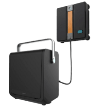 Conga Windroid W100 Station Robot limpiacristales 3 en 1 con gran autonomía y estación de carga constante, que pulveriza, limpia y seca todo tipo de superficies con resultados impecables incluso en bordes y esquinas.Ofrece manejo total por app o mando, alta velocidad de limpieza y máxima seguridad gracias a su cuerda y batería de seguridad.