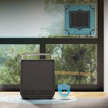 Conga Windroid W100 Station Robot limpiacristales 3 en 1 con gran autonomía y estación de carga constante, que pulveriza, limpia y seca todo tipo de superficies con resultados impecables incluso en bordes y esquinas.Ofrece manejo total por app o mando, alta velocidad de limpieza y máxima seguridad gracias a su cuerda y batería de seguridad.